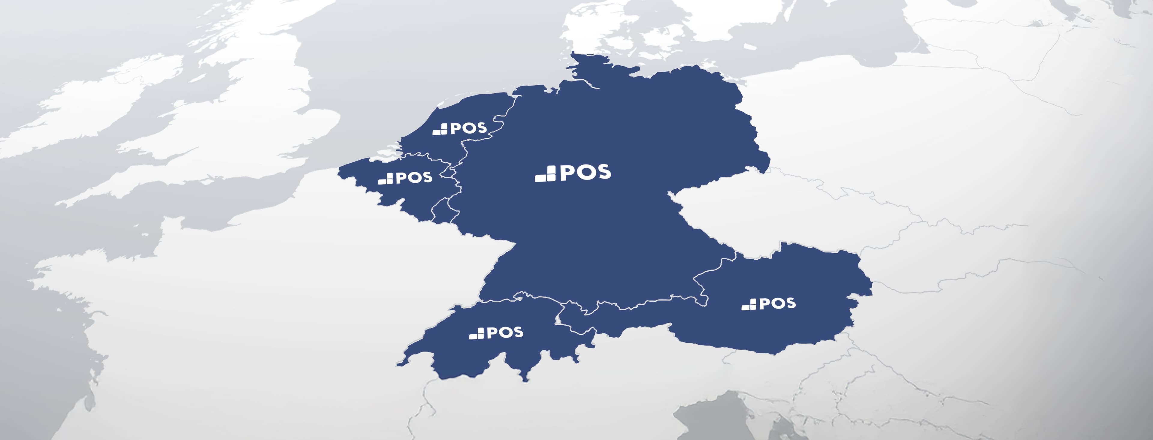 Eine Karte, auf der Deutschland, Österreich und die Schweiz in dunkelblauer Farbe hervorgehoben sind, mit der Bezeichnung "POS" und einem kleinen quadratischen Symbol in jedem Land. Die umliegenden Länder sind in Hellgrau dargestellt.